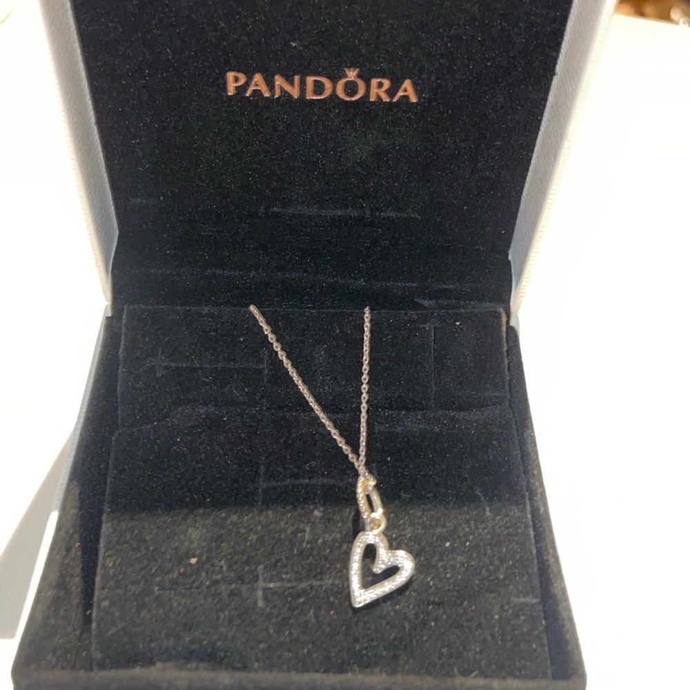 NEW 🎁heart shape with brilliants Pandora necklace